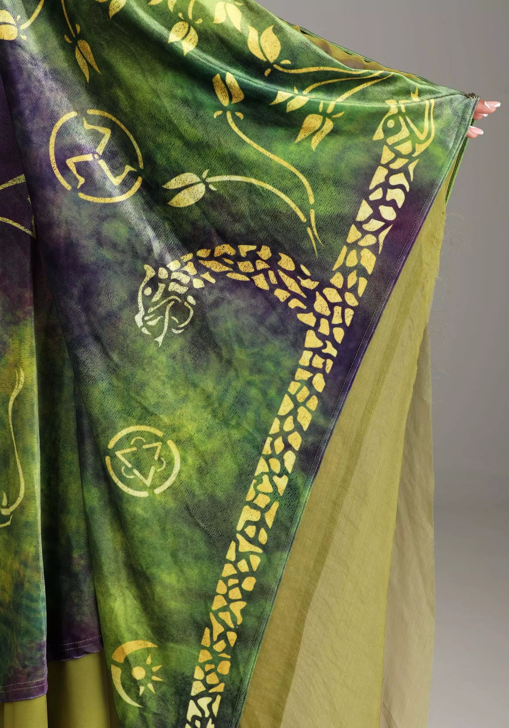 Fun Costumes Winifred Sanderson Costume For Plus Size Women From Disney's Hocus Pocus 13 Fun Costumes Winifred Sanderson Costume For Plus Size Women From Disney's Hocus Pocus - Image 11